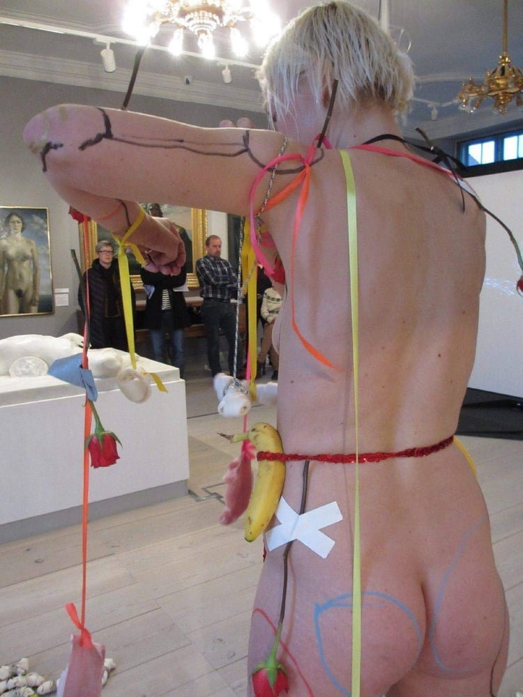 naked in a museum #105772639