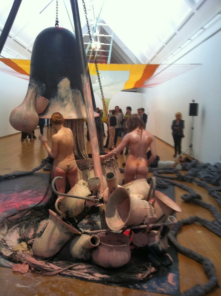 naked in a museum #105772723