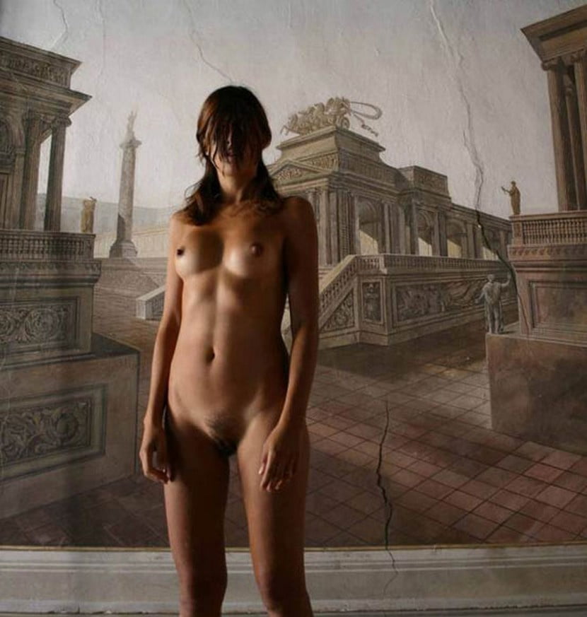 naked in a museum #105772781