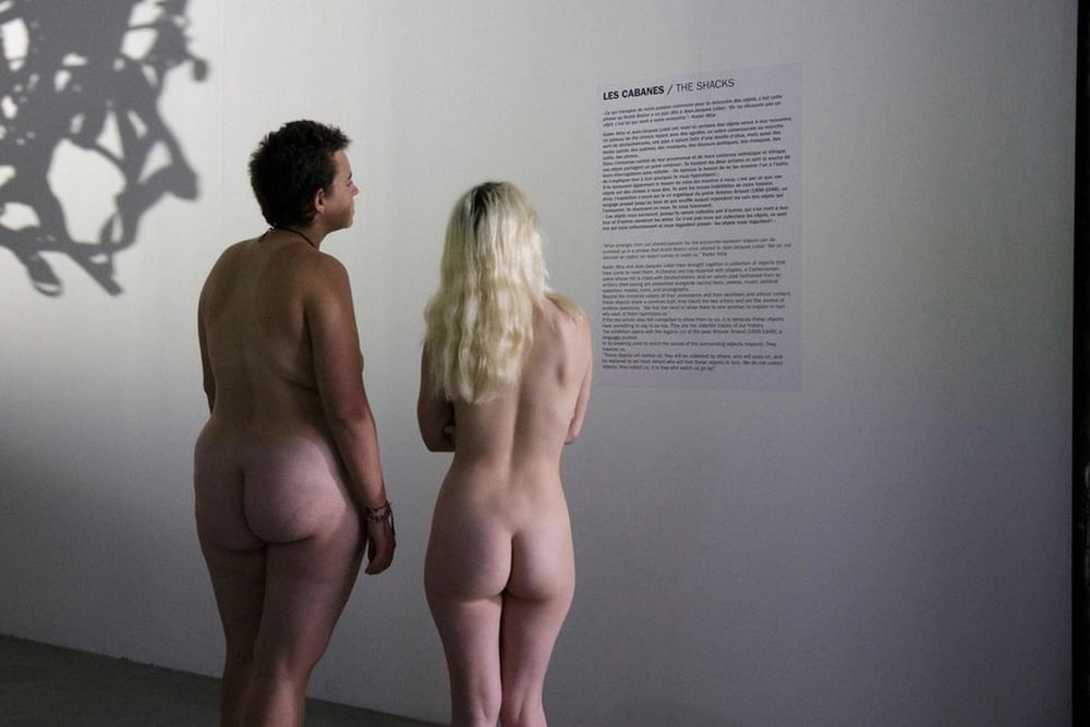 naked in a museum #105772783