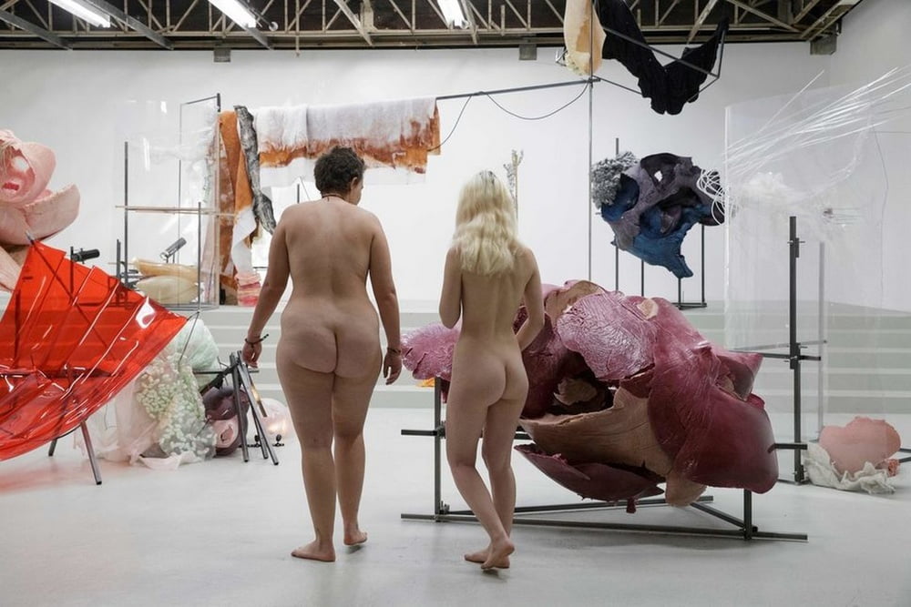 naked in a museum #105772791