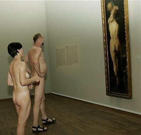 naked in a museum #105772807