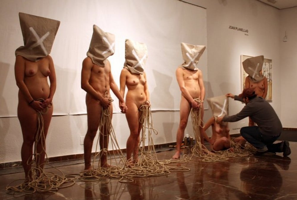 naked in a museum #105772839