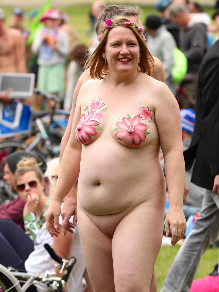Bbw Wife Naked In Public - Bbw Milf Public Porn Pics - PICTOA
