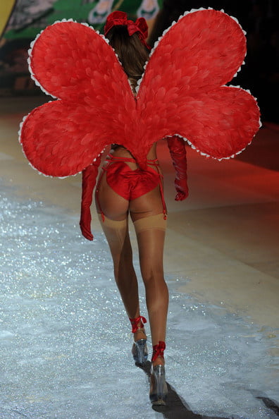 Candice Swanepoel Victoria&#039;s Secret Fashion Show #103360069