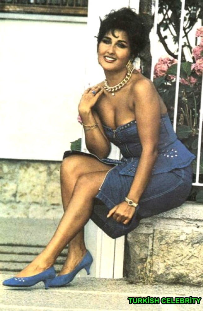 Türkische Berühmtheit retro pic turk vitage Nylonsocken erotisch
 #102765012