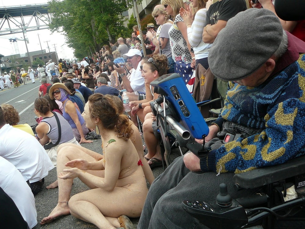 milfs and gilfs exibe on public #91335163