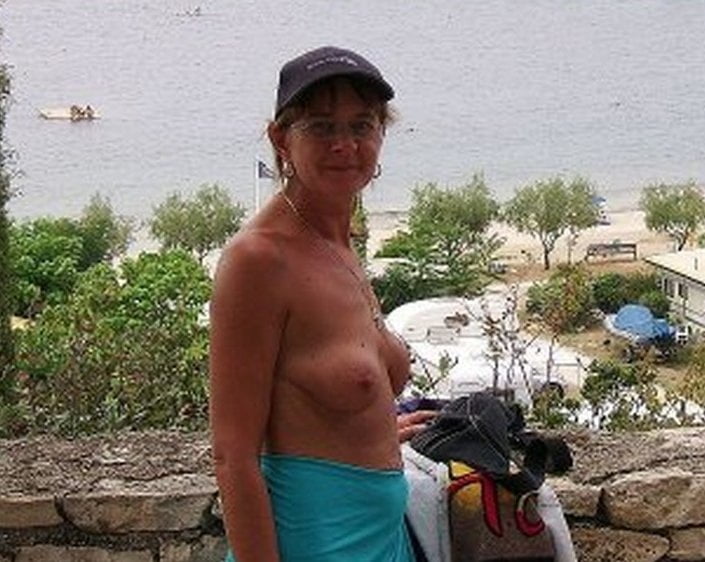 milfs and gilfs exibe on public #91335782