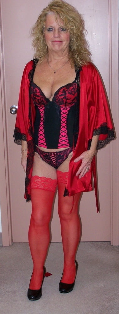 Sexy bustier rouge et noir
 #100879683