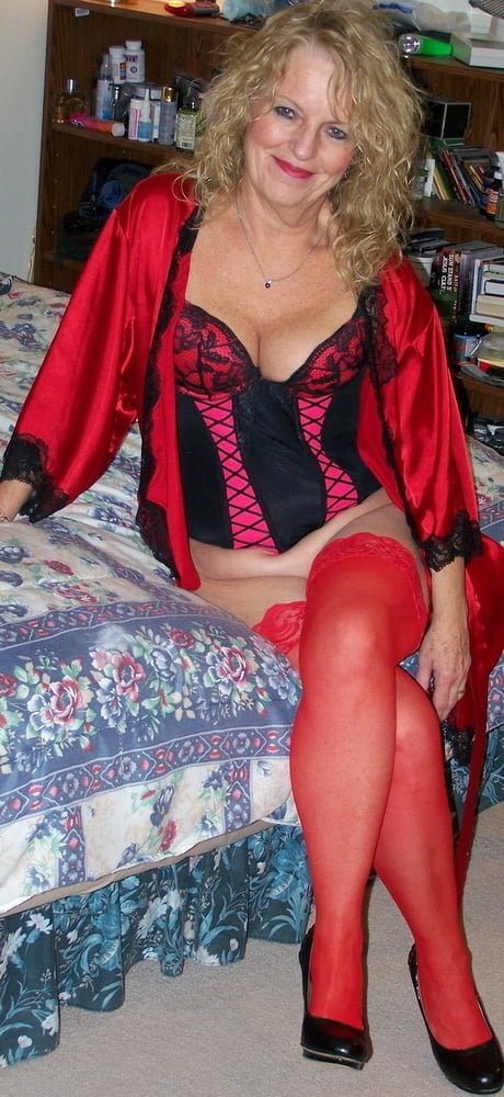 Sexy bustier rouge et noir
 #100879689