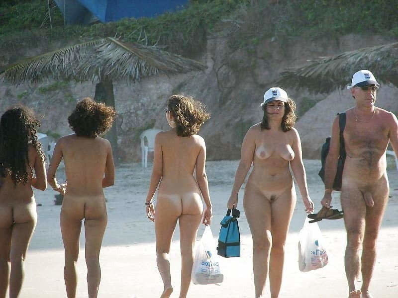 Nackter Strand und öffentliche Nacktheit
 #94240338