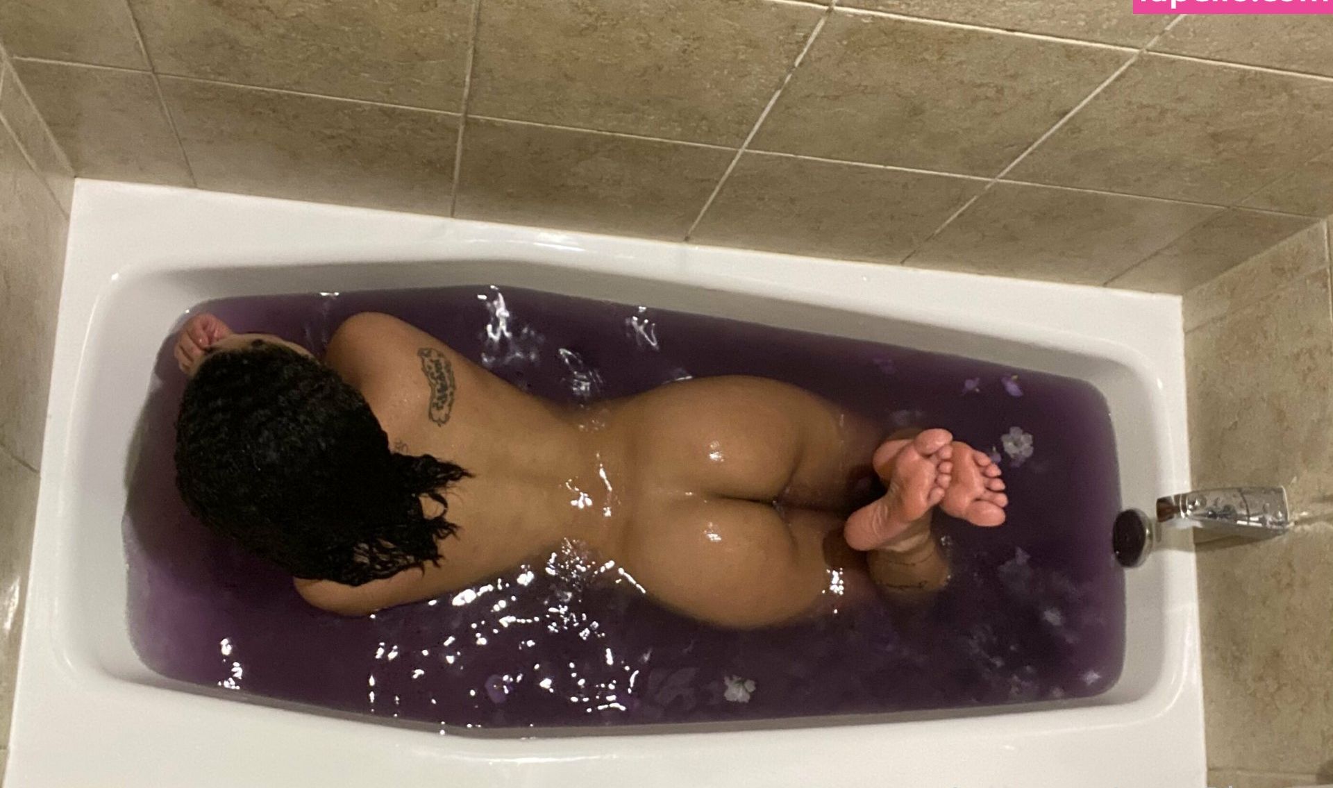 The Lovely Luna desnuda #108113406