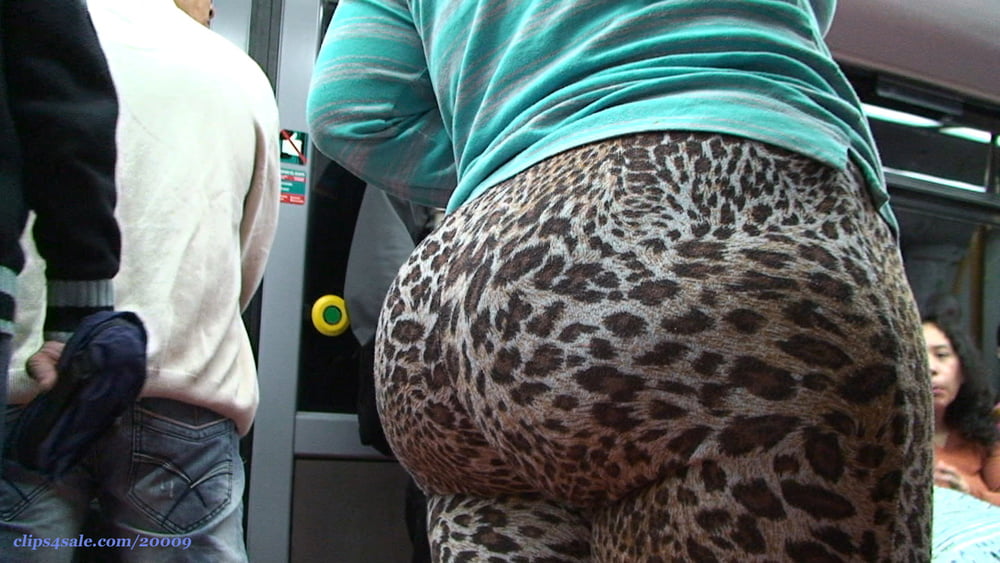 huge azz at scalator GLUTEUS DIVINUS #94427535