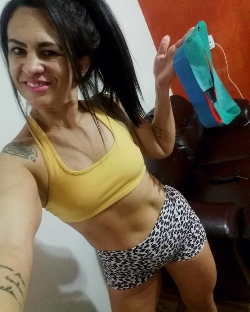 Coroa gostosa tezuda #98536427