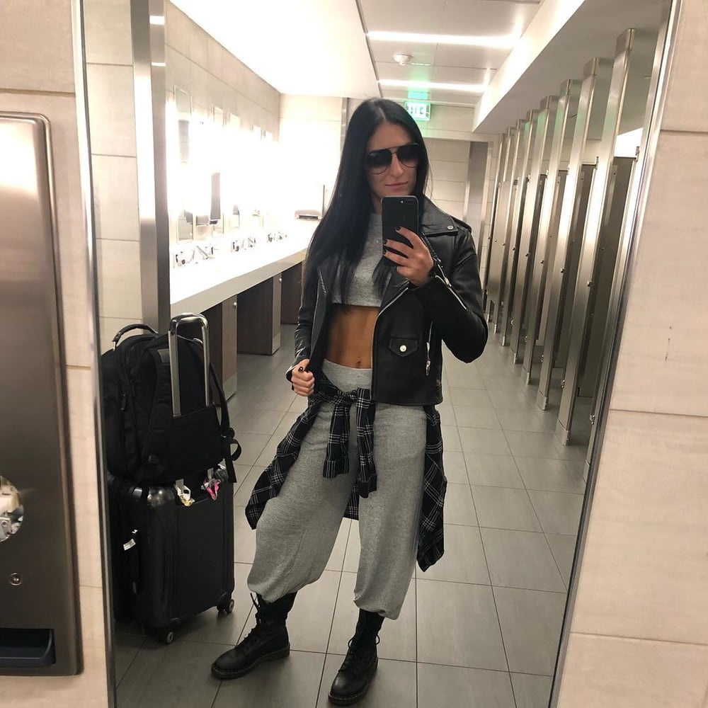 Sonya deville
 #97910233