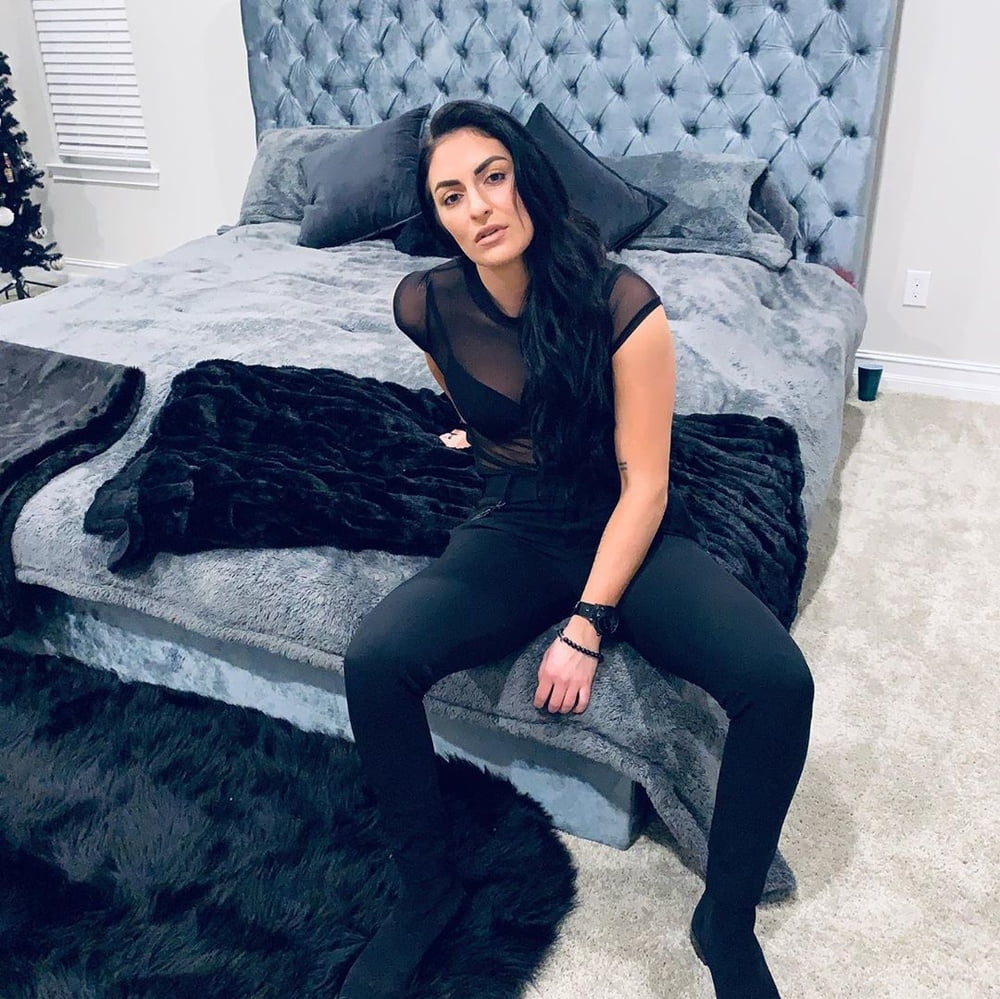 Sonya deville
 #97910345