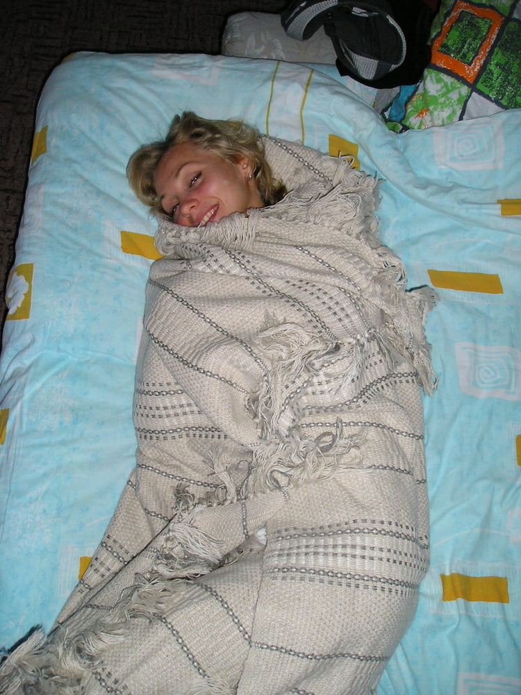 Russische blonde Schönheit genießt
 #92560389