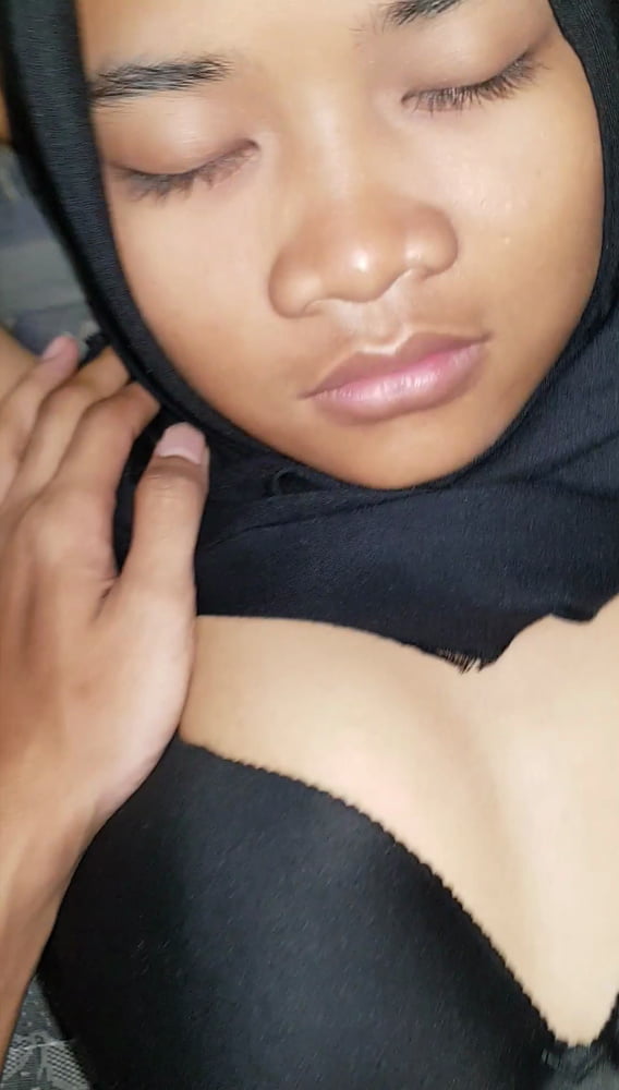 Me Black Hijab #81814677