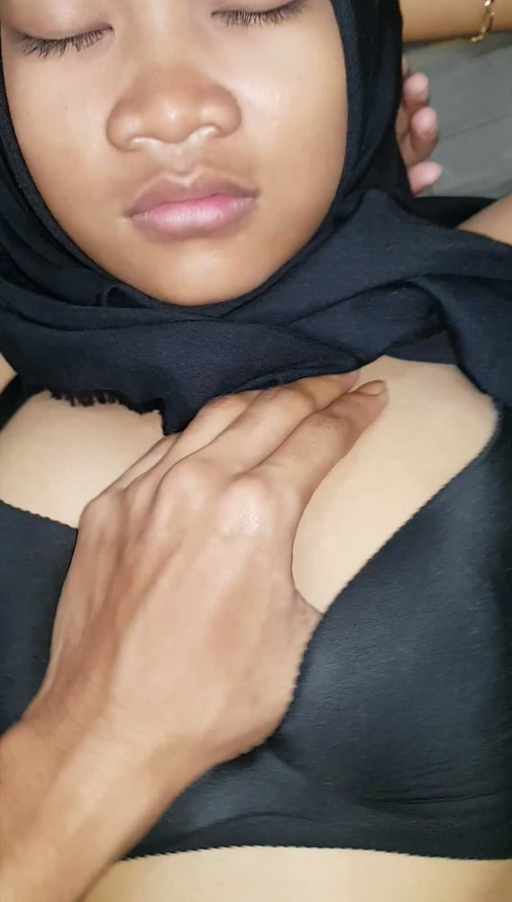 Moi hijab noir
 #81814897