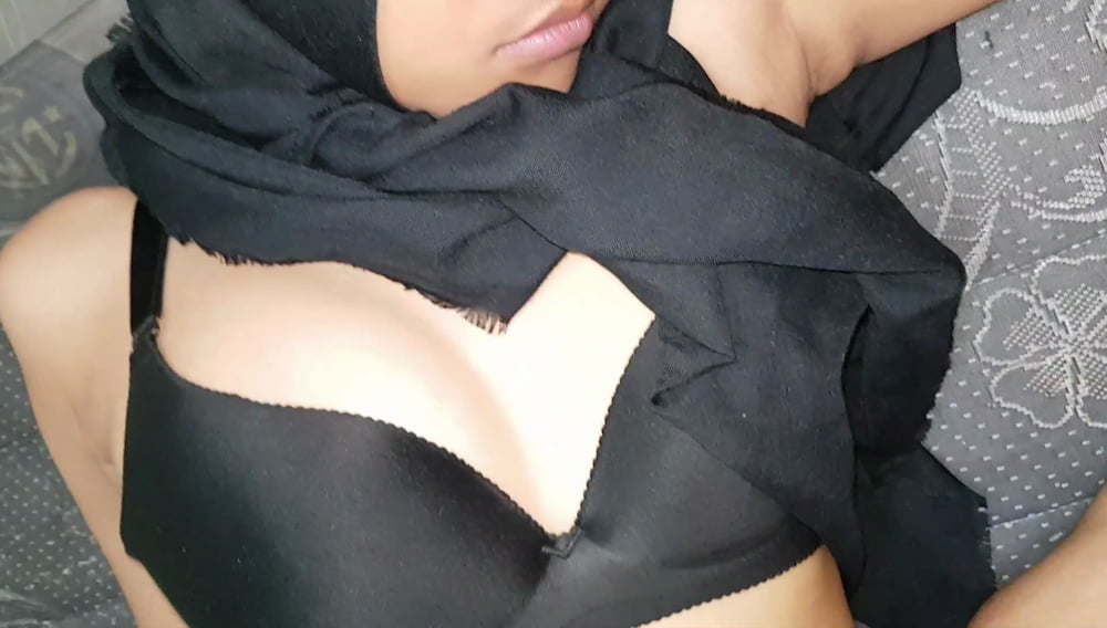 Moi hijab noir
 #81814925
