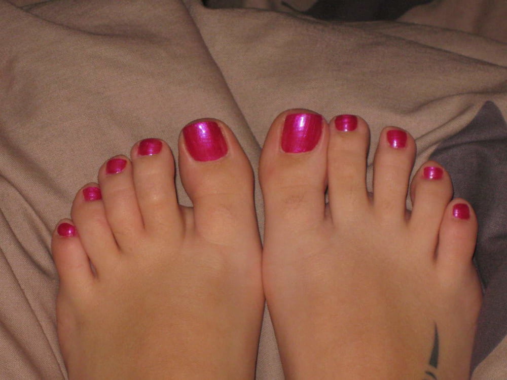 Real Pedicured Toes &amp; Feet #88516092