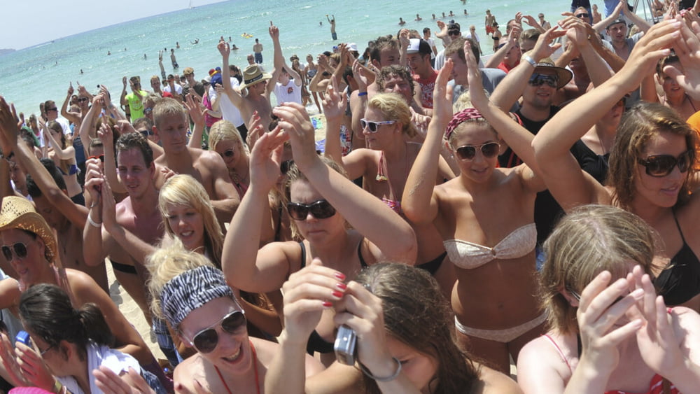 La fiesta en la playa de Alemania y el Reino Unido en la zona de los folladores de mallo# si#
 #90511137