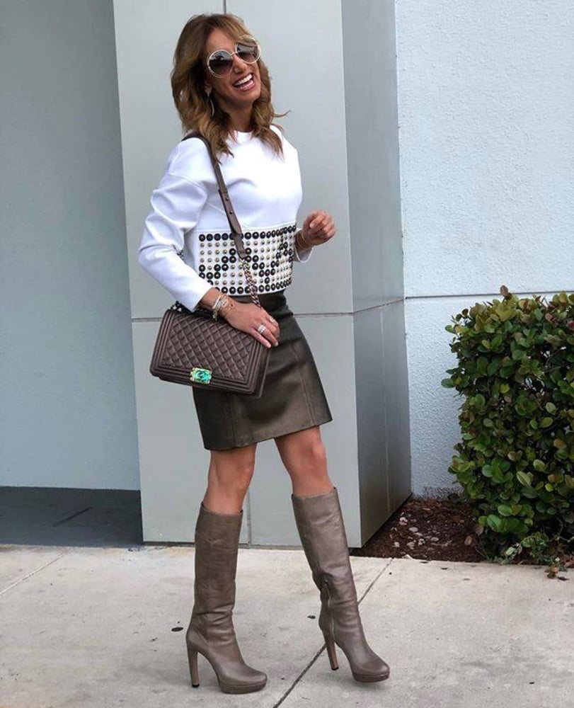 Weibliche Berühmtheit Stiefel & Leder - lili estefan
 #103747895