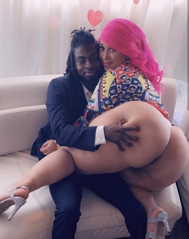 Caderas anchas de las mujeres 311
 #105170909