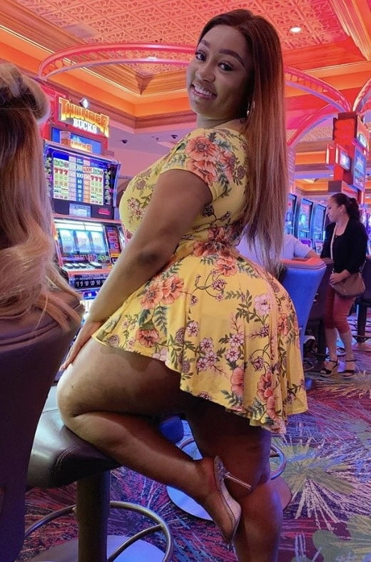 Caderas anchas de las mujeres 311
 #105170934