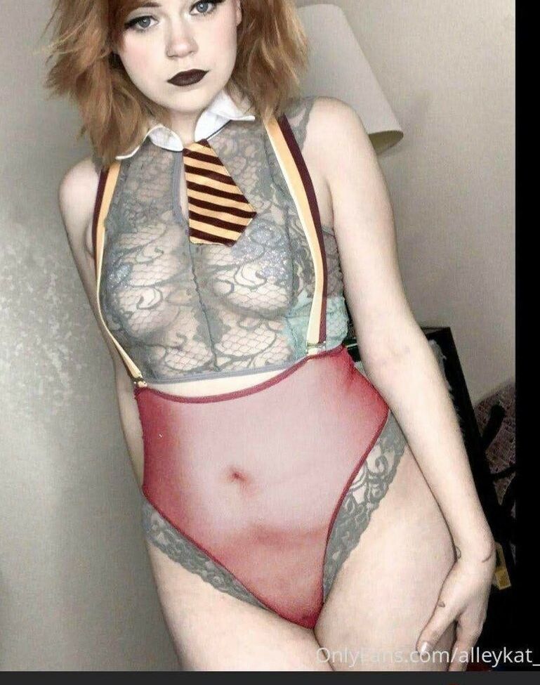 Alleykat421 desnuda #108021423