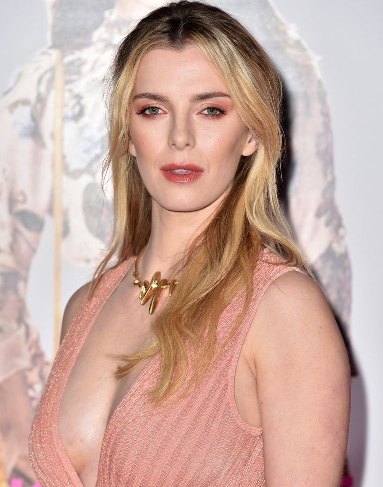 Betty Gilpin nackt #108729901