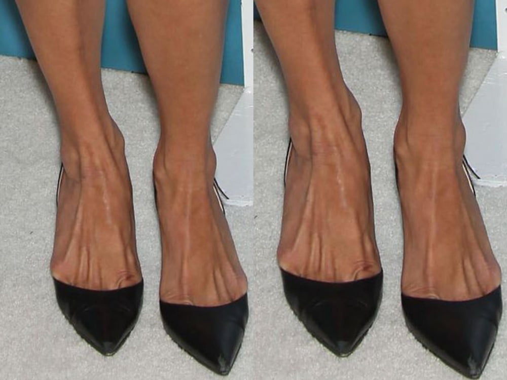 Jambes sexy de Maria bello pieds et talons hauts
 #99537616