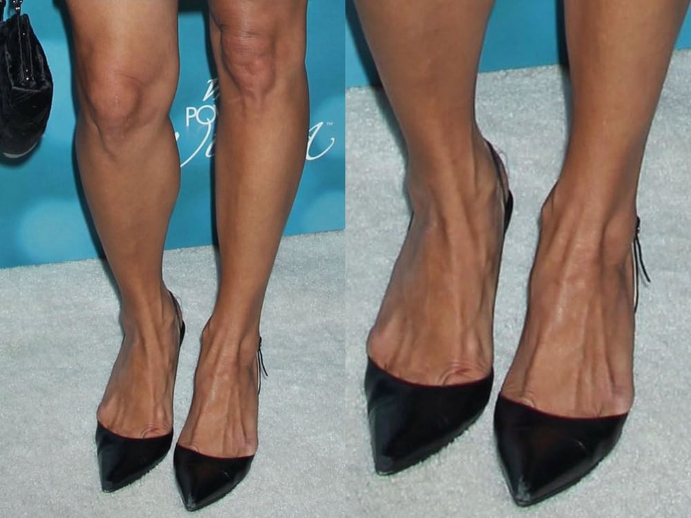 Jambes sexy de Maria bello pieds et talons hauts
 #99537668