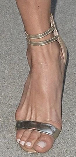 Jambes sexy de Maria bello pieds et talons hauts
 #99537711