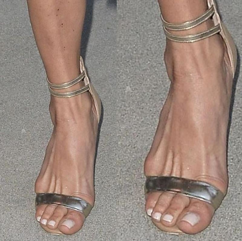 Jambes sexy de Maria bello pieds et talons hauts
 #99537720