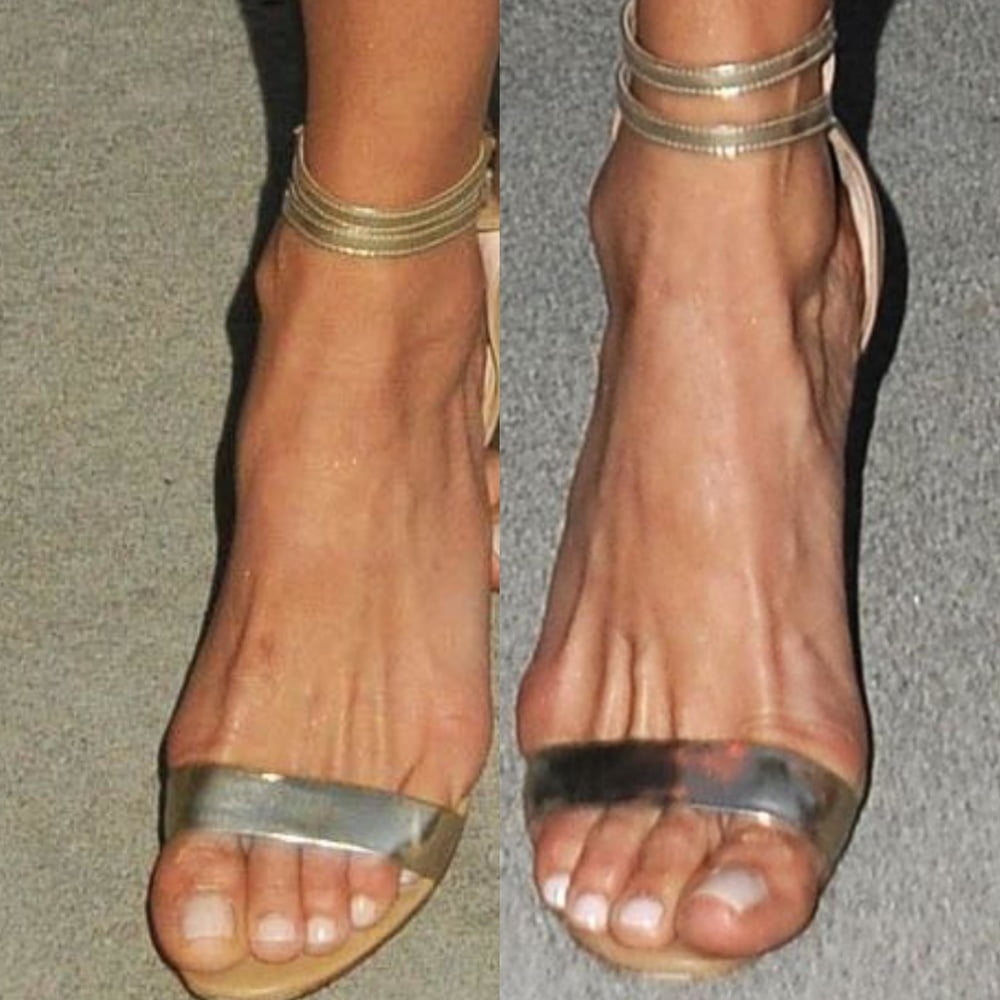 Jambes sexy de Maria bello pieds et talons hauts
 #99537790