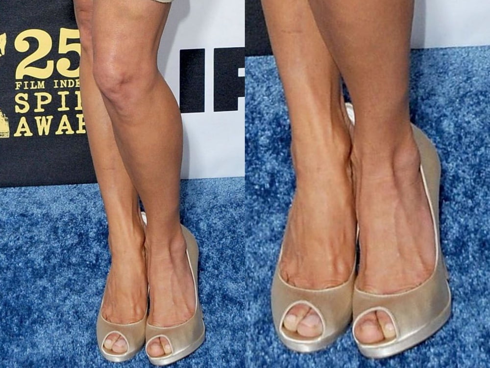 Jambes sexy de Maria bello pieds et talons hauts
 #99537981