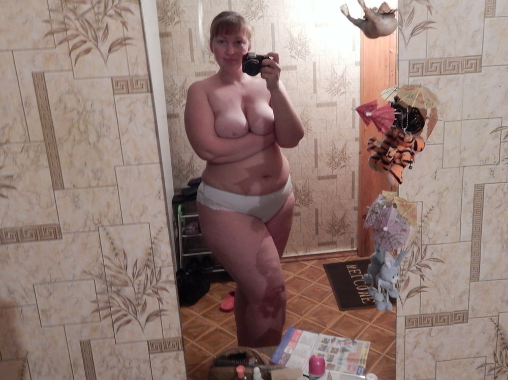 Caderas anchas de las mujeres 332
 #104159611