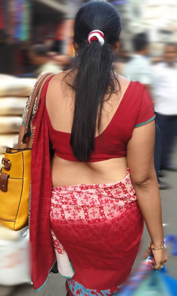 Real Desi Bhabhi Hot Back in Saree Blouse #94711045