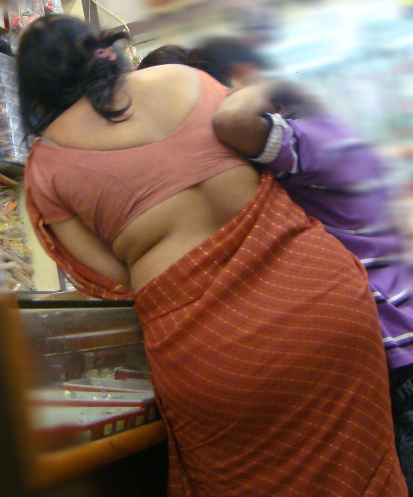 Real Desi Bhabhi Hot Back in Saree Blouse #94711048