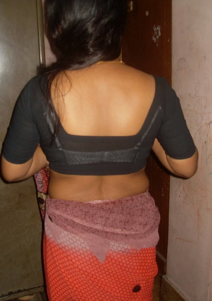 Real Desi Bhabhi Hot Back in Saree Blouse #94711051