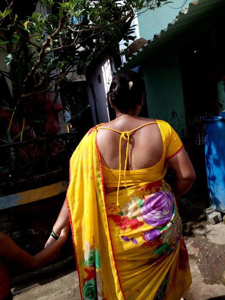 Real desi bhabhi hot back in saree blouse
 #94711052