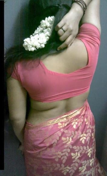 Real Desi Bhabhi Hot Back in Saree Blouse #94711053