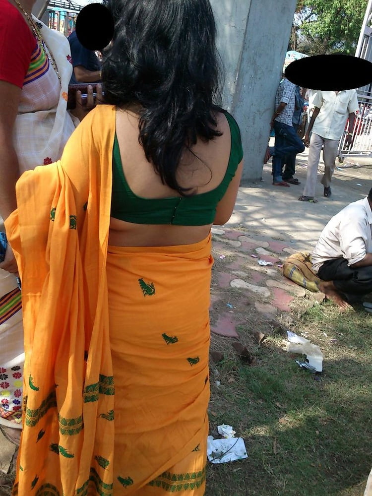 Real Desi Bhabhi Hot Back in Saree Blouse #94711067