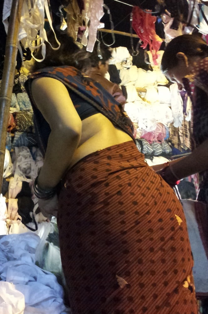 Real Desi Bhabhi Hot Back in Saree Blouse #94711073