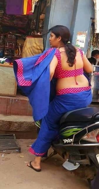 Real Desi Bhabhi Hot Back in Saree Blouse #94711082