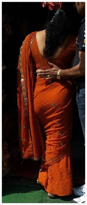 Reale desi bhabhi caldo indietro in camicetta saree
 #94711083