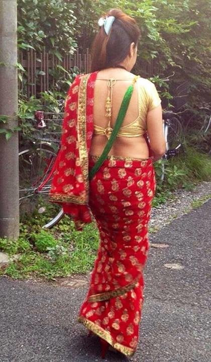 Real Desi Bhabhi Hot Back in Saree Blouse #94711084