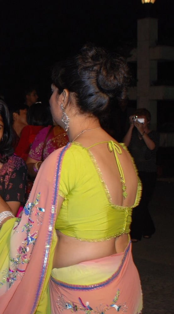 Real desi bhabhi hot back in saree blouse
 #94711088
