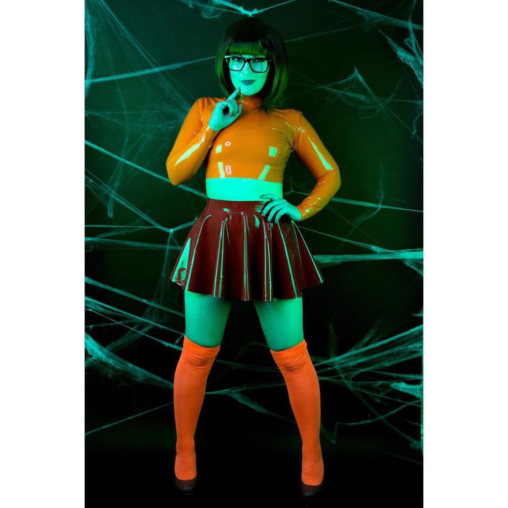Velma cosplay flessibile gonna arancione calze mutandine gambe culo
 #97417318